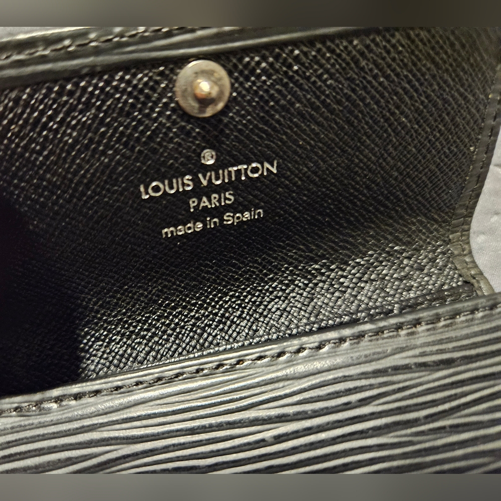 LOUIS VUITTON - PRISTINE LV EPI KEY CASE - Picture 12 of 16